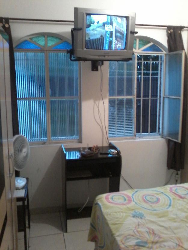 quarto individual mobilhado com garagem e internet em frente o metro