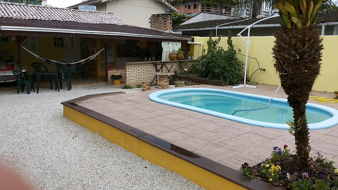 Casa com piscina promoção até final do mês 300,00 diária reservas acima de 7 dias