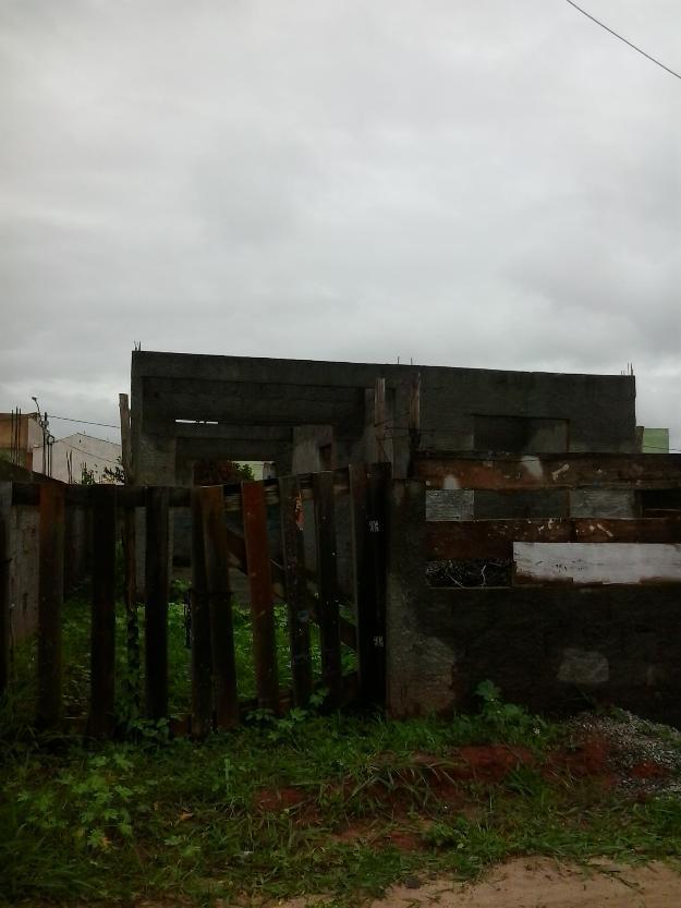 Terreno murado com casa construída a ponto de laje - Barrasul, Parque Aeroporto