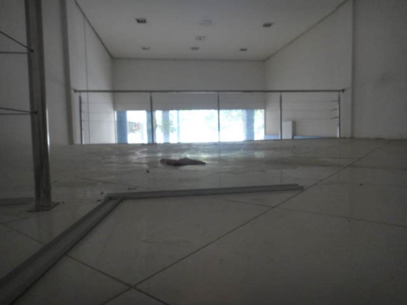 Alugamos Sala em Centro Comercial,Ótima Infraestrutura,Vieiralves, 89m2 e Mezanino,01Vaga