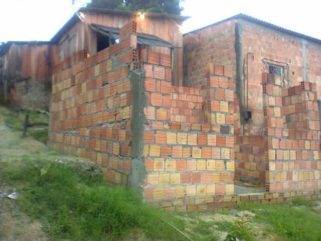 Vendo ou troco casa de madeira no Alfredo Nascimento