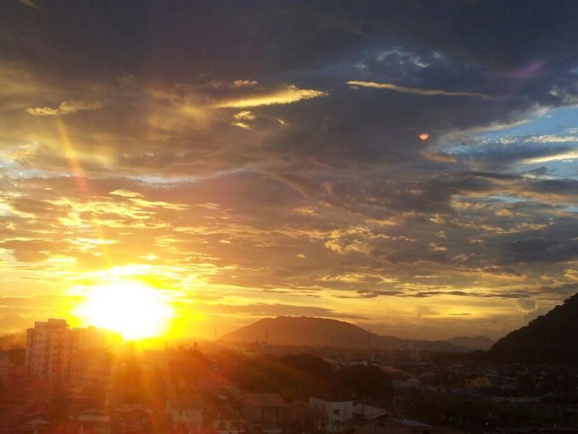Lindo apto novo em frente ao mar