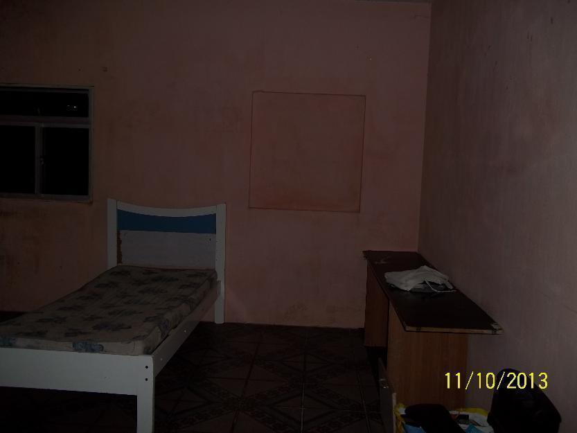 1- quarto com cama - em rio doce Olinda -  230 - reais - incluindo água e luz-  ambiente f