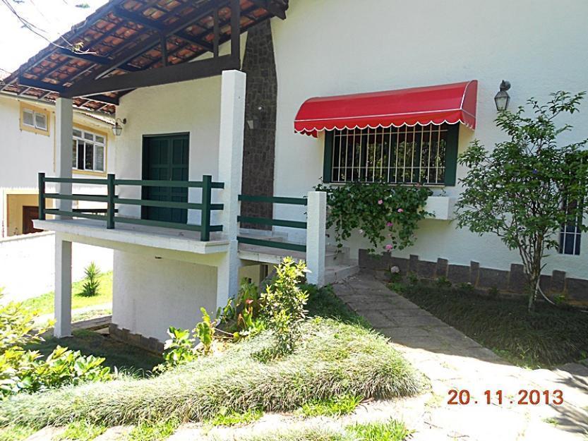 Quitandinha - Maravilhosa casa, 4 Qtos, Piscina, Jardim Próx. a saída p/ o Rio
