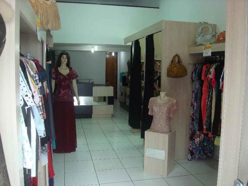 Loja de confecção feminina completa(móveis e estoque)