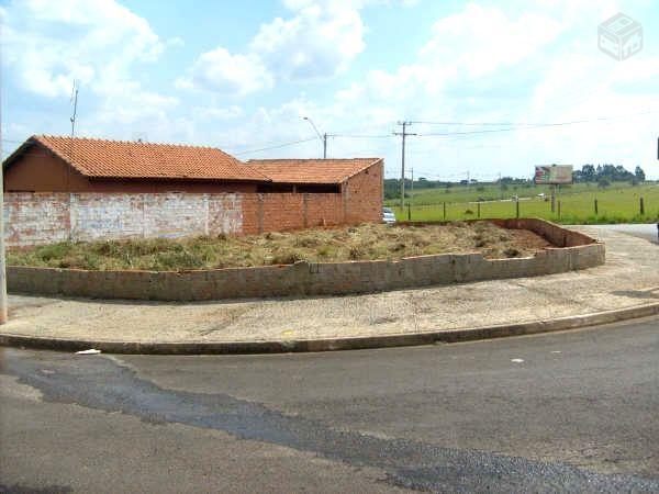 Terreno de 340m2 esquina, na entrada do Bairro, ótimo investimento.