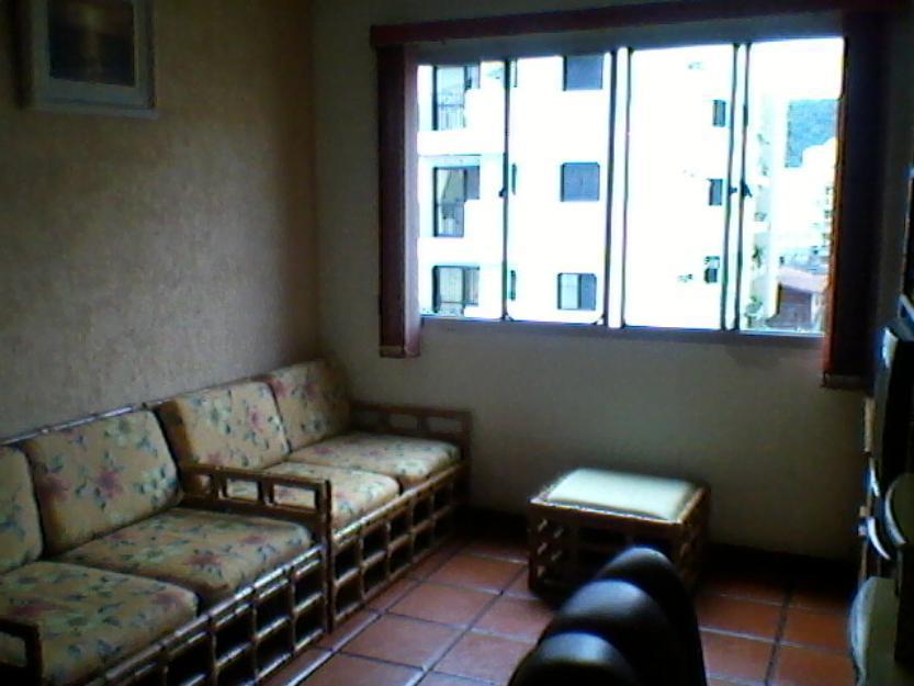 Apartamento  na Enseada de dois dormitórios, pacote R$1.400