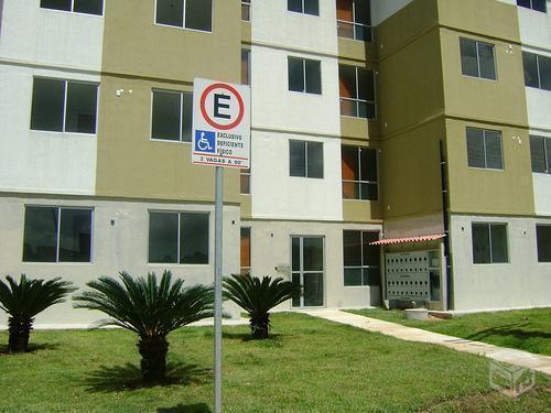 Aluga-se apartamento com 2 dormitorios