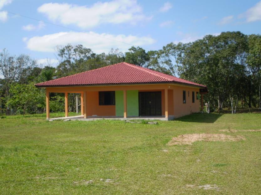 Chácara em Paranaguá com 6.500 m2 e + ou - 300 m2 de área construida.