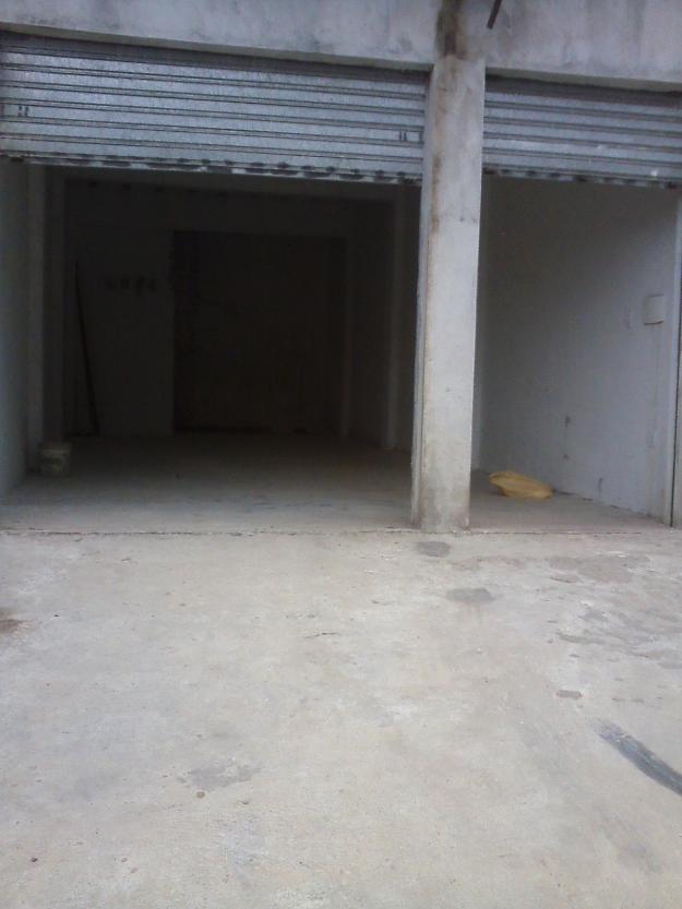 ponto comercial com casa 2/4  em cima, entrego reformado ate piso cliente escolhe, pintura