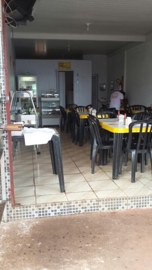 Vende-se um restaurante COMPLETO.