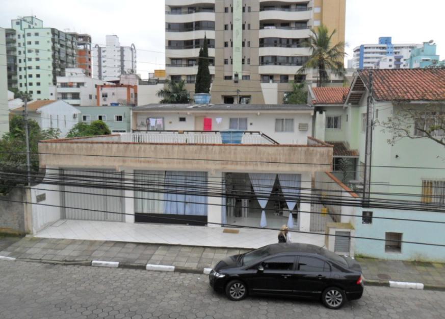 Casa para até 20 pessoas a 450m da praia em Balneário Camboriú