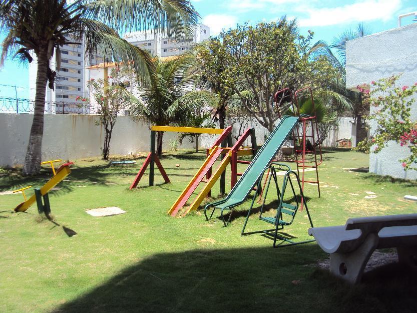 Apartamento Mobiliado oitavo andar na Praia do Futuro R$ 100,00 a diária até 5 pessoas