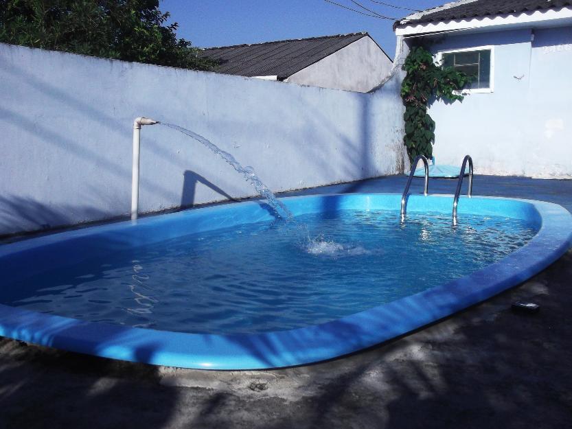 Casa com piscina, 800 metros da praia