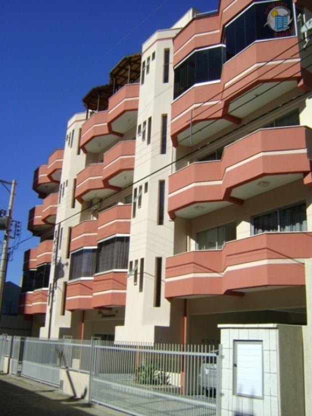 Apartamento em Meia Praia com 02 dormitorios, garagem privativa, locação de temporada