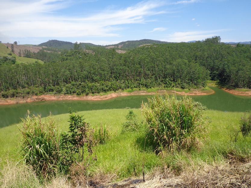 terreno na beira da represa