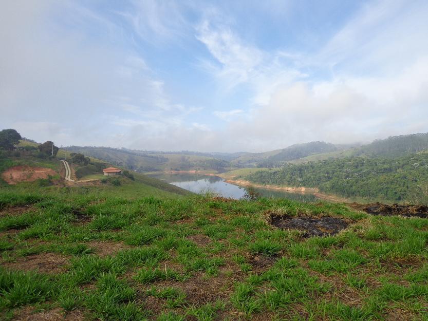 terreno na beira da represa