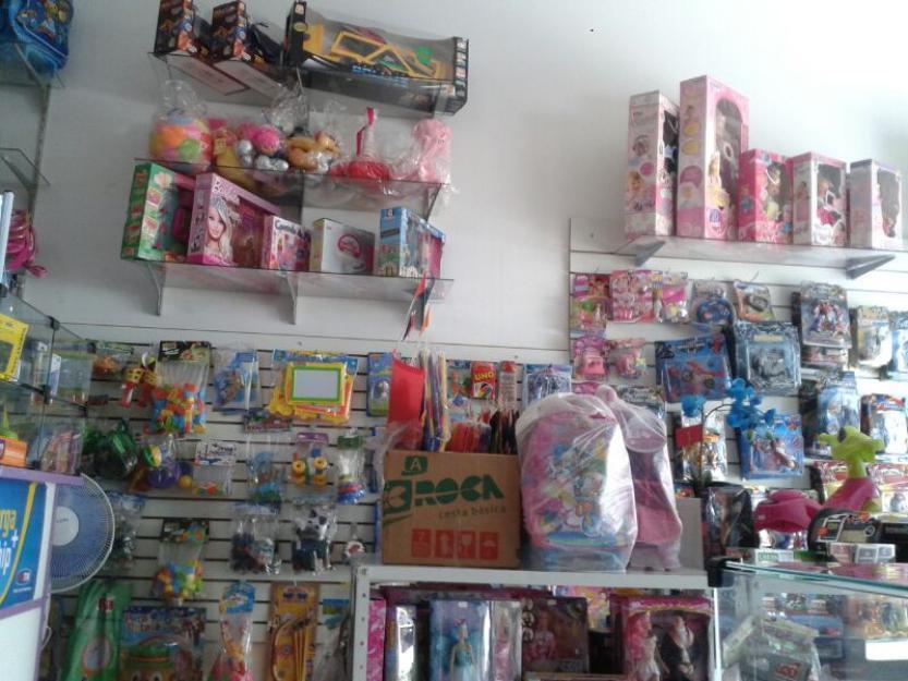 Papelaria e loja de brinquedos vendo por mudança ótimo lucro / ac carro