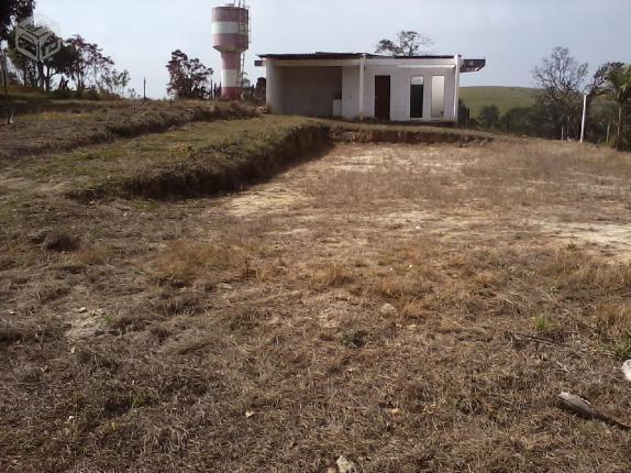 Lindo terreno 800m² para formar chácara