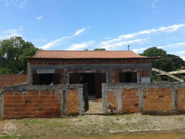 Casa ampla em Araruama, 3 quartos, em fase final