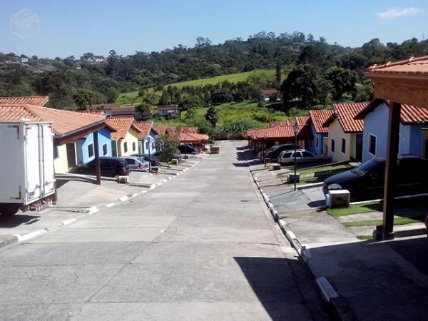 Bela casa Condomínio em Itaquá - com 2 quartos