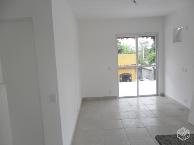 Casa Duplex 2qts c suíte, boa localização