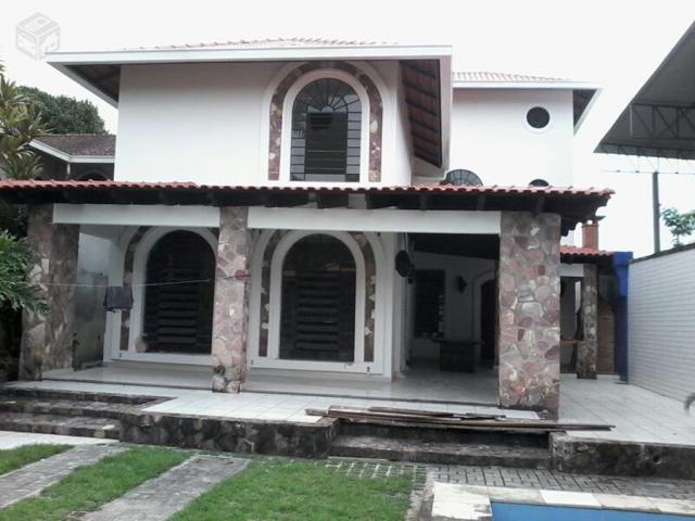 Casa de 03 suítes em Adrianópolis, Rua Maceió