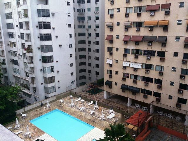 Apartamento na quadra da praia do Flamengo