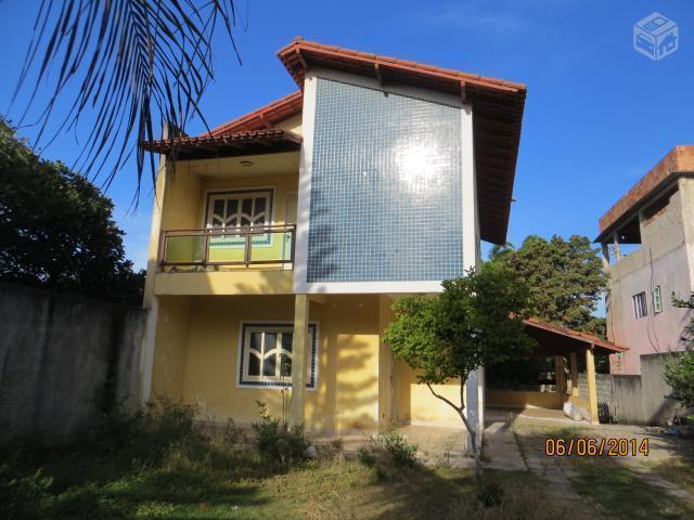 Casa na Barra do Jucu com 04 quartos