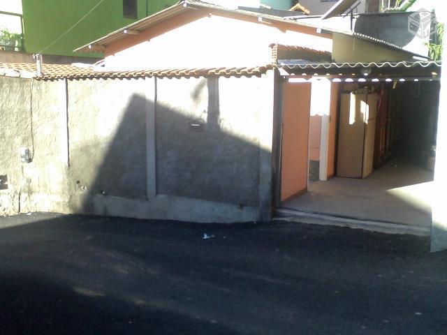 Casa com garagem coberta em Araras