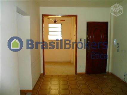 Bom apto com 3 qtos, vazio em Irajá