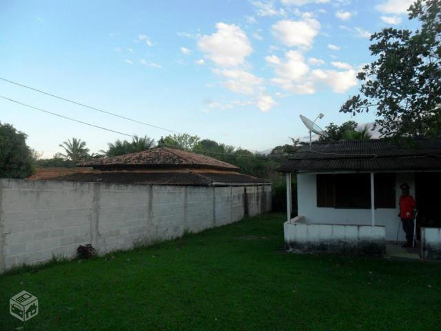 Casa em Vilatur com amplo terreno gramado