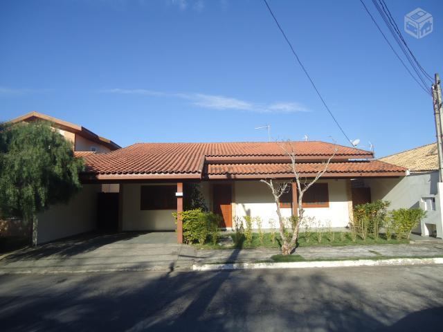 Linda casa Condomínio Urbanova códCS004