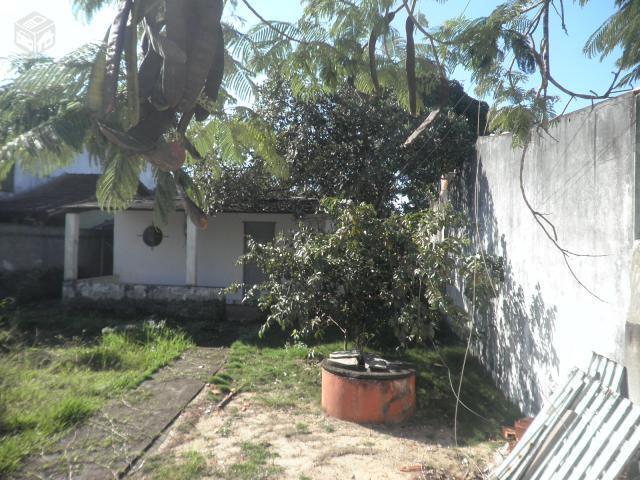 Terreno c/ pequena construção