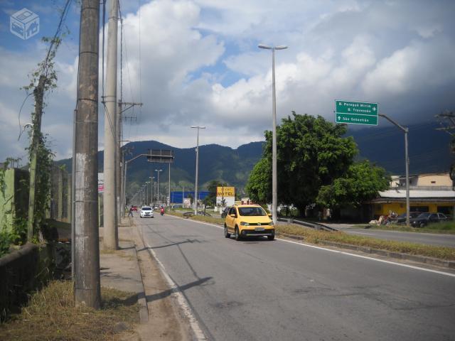 Área comercial 8.500 m²