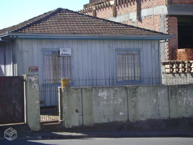 Casa de Madeira Antiga para Retiraro Local