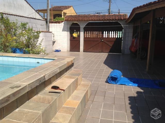 Casa com piscina mobiliada/em Mongaguá