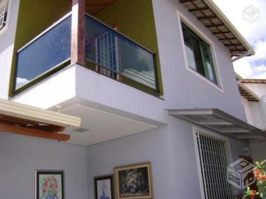 Casa muito bem localizada no Planalto / Financia