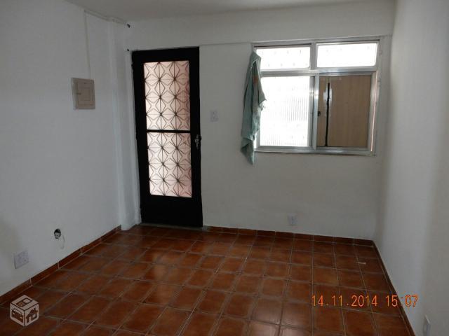 Apartamento dois quartos Cascadura