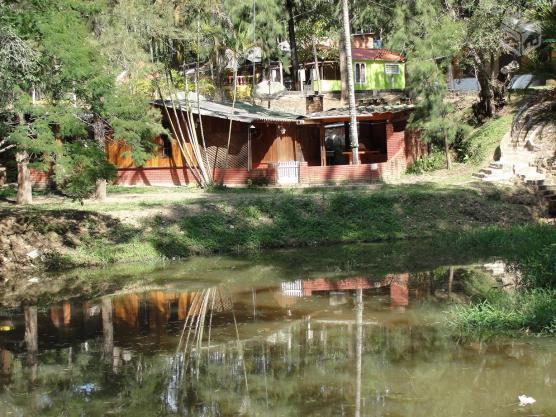 Chalé condomio, mobiliado, só 40km pela Castelo