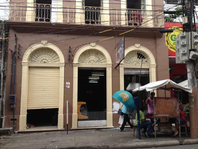 Loja Térrea Com altos na rua 13 de maio