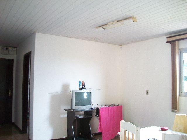 Residência com 03 dormitórios em Uvaranas