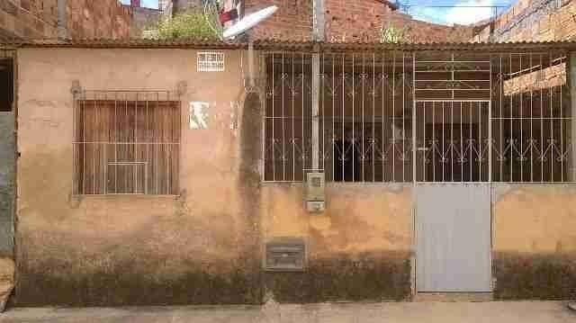 Vende-se esta casa no bairro Parque São Cristovão