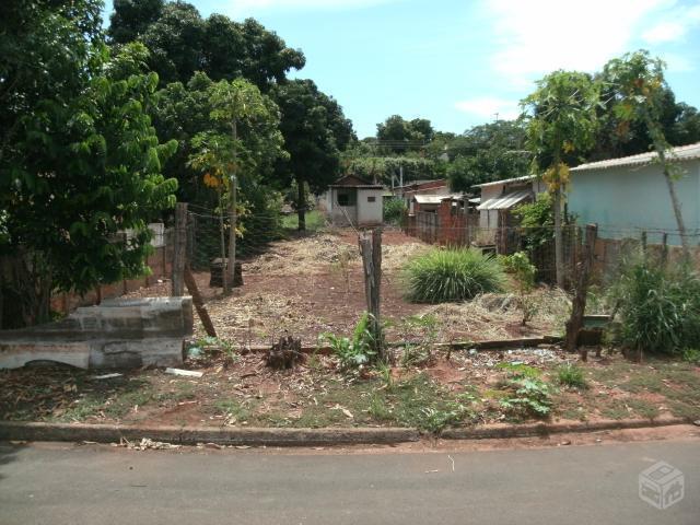 Pequena casa e terreno 10x55 frente para 2 ruas