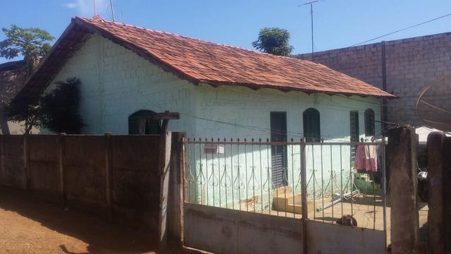 Vende-se uma casa com barracão e sala comencial