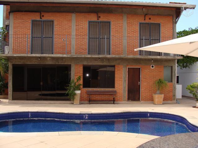 Casa com piscina, 3 quartos sendo 1 suite