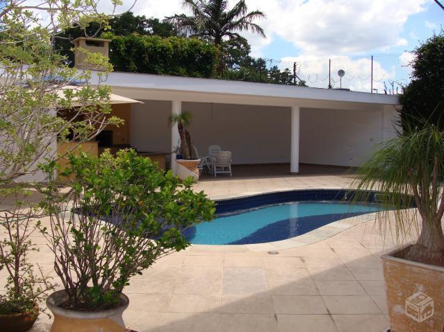 Casa com piscina, 3 quartos sendo 1 suite