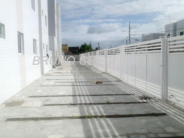 2 dorm. 1 suíte, c/varanda e Térreo com Área Privativa José Américo Excelente Local