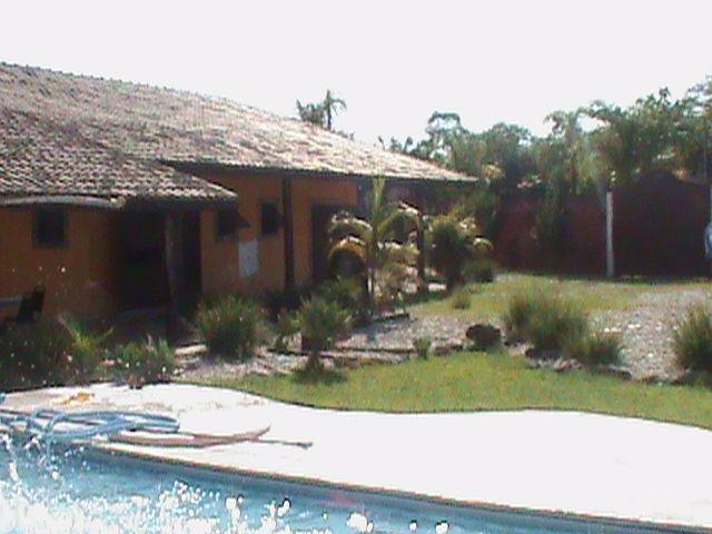 Casa c/ piscina em  litoral