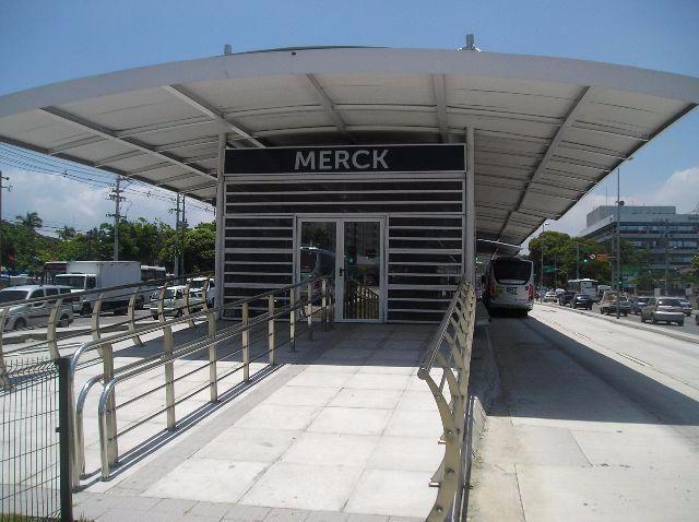 Excelente apt de 2 qts c/varanda no Cond Merck a 400 mts da Estação do BRT na Taquara